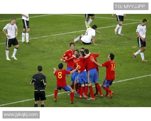 慕拉与戈里察的激烈对决揭示足球战术与团队协作的深刻内涵 慕拉与戈里察的激烈对决揭示足球战术与团队协作的深刻内涵